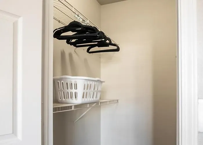 Landing Modern With Amazing Amenities Apartment